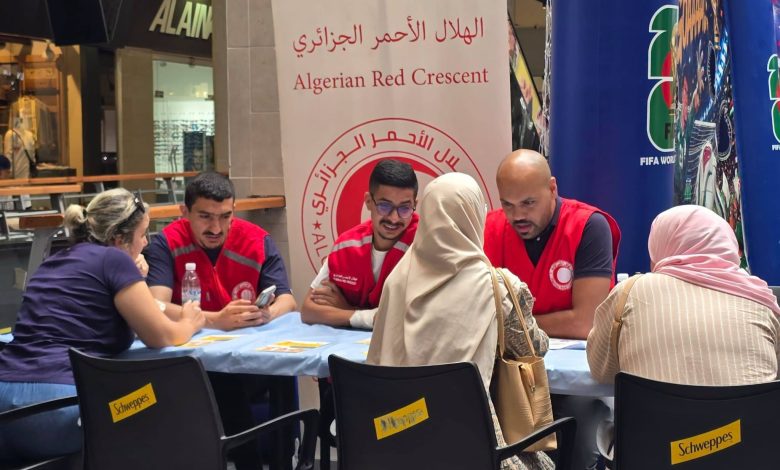 صورة الهلال الأحمر الجزائري ينظم يوماً تحسيسياً حول الوقاية من ضربات الشمس.